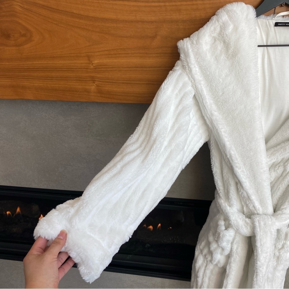 PRETTY‎ YOU LONDON CLOUD ROBE, SIZE M/L - Picture 7 of 14
